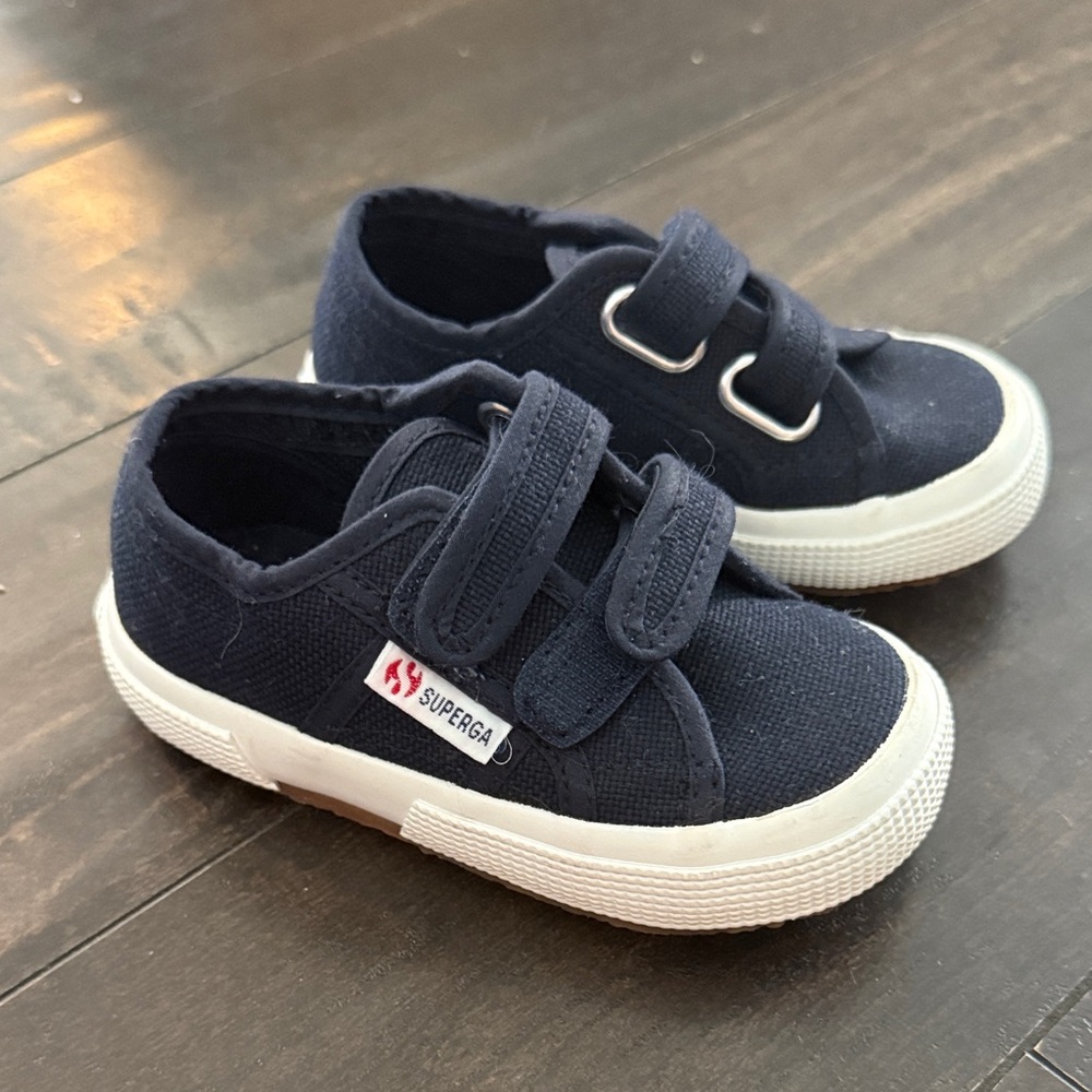 Superga toddler 8 Velcro Sneakers